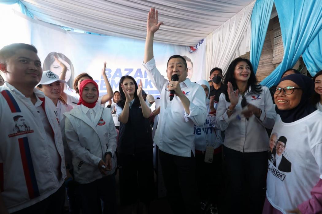 Bersama Liliana dan Hary Tanoesoedibjo, Siti Atikoh Hadiri Bazar Murah Partai Perindo