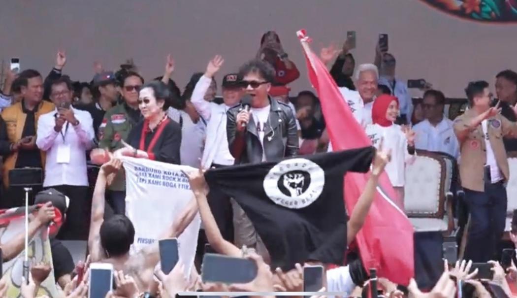 Slank Ramaikan Hajatan Rakyat Ganjar-Mahfud di Bandung, Bimbim: Salam Metal, Menang Total