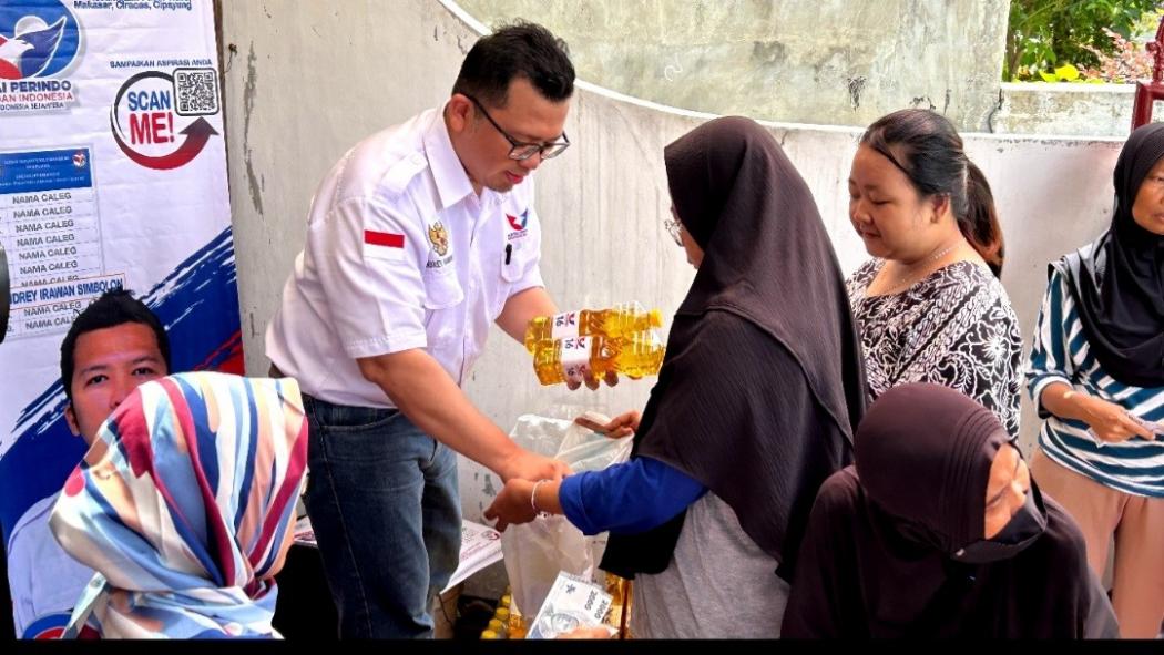 Gelar Bazar Murah, Caleg Perindo Sapa Hangat Warga Cipayung 