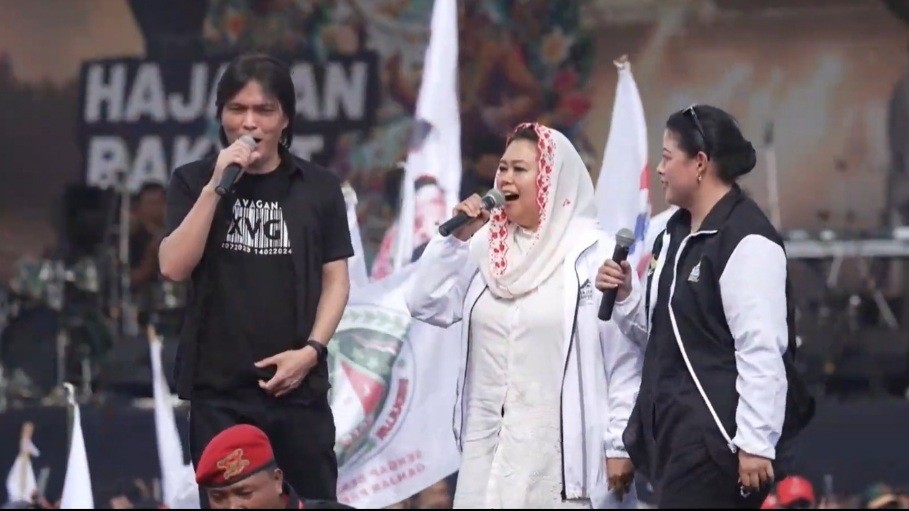 Once Mekel dan Yenny Wahid Nyanyikan Lagu Spesial di Hajatan Rakyat Sidoarjo 
