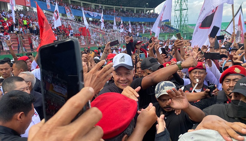 Ganjar Hadiri Hajatan Rakyat di Sidoarjo, Teriakan Presiden Menggema