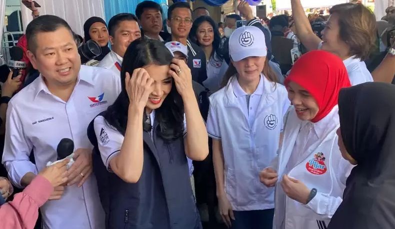 Warga Pangadegan: Ya Ampun Cakep Banget Bu Atikoh dan Bu Liliana!