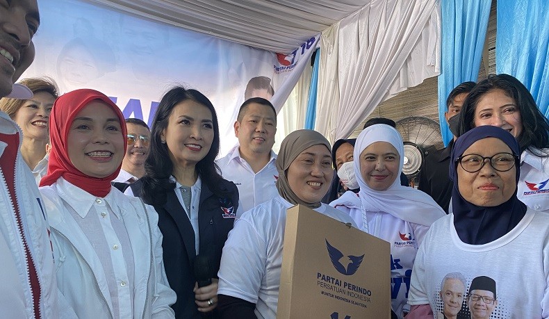 Liliana Tanoesoedibjo Ingatkan Warga Pengadegan Serius Awasi Kesehatan Anak