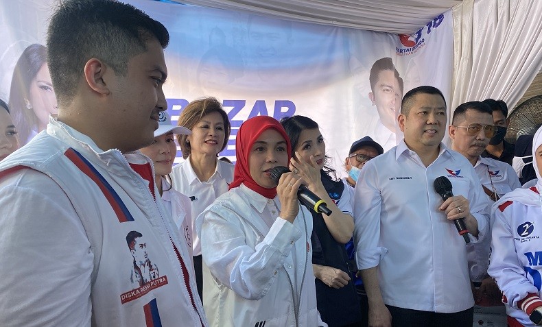 Siti Atikoh Apresiasi Bazar Murah Partai Perindo di Pengadegan Timur