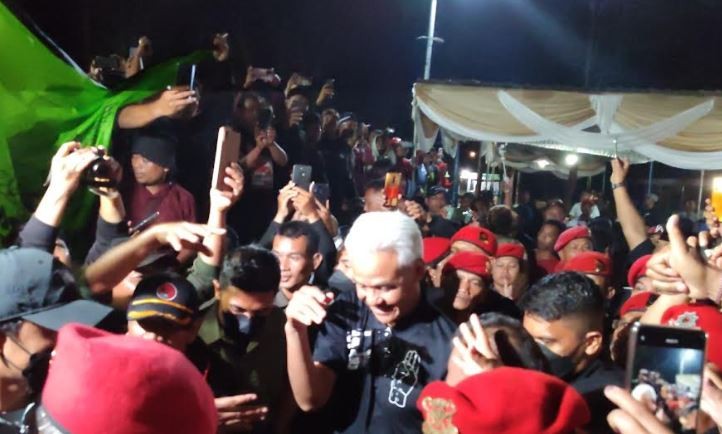 Ribuan Orang Sambut Kedatangan Ganjar di Gunungkidul, Teriakan Presiden Menggema