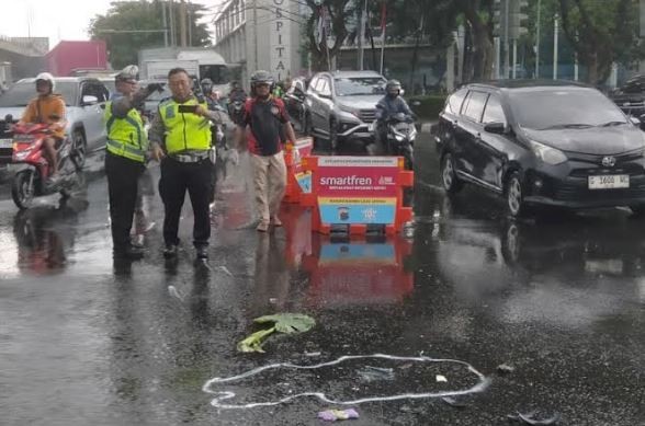 Kecelakaan di Semarang, Pemotor Perempuan Tewas Terlindas Truk di Flyover Kalibanteng
