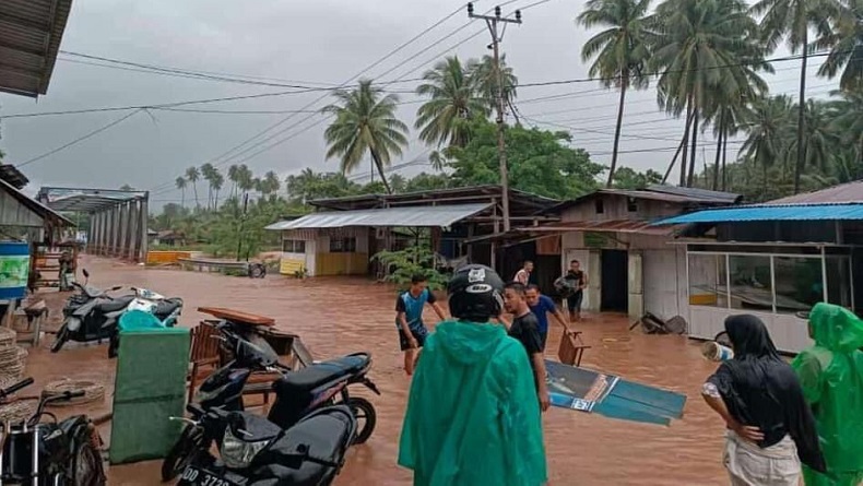 Banjir Terjang Tojo Una-Una Sulteng, 1 Warga Tewas Terbawa Arus