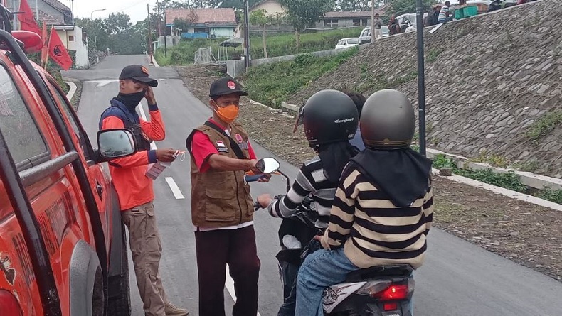 Gunung Merapi Kembali Erupsi, Muntahkan Awan Panas 1.800 Meter ke Kali Bebeng