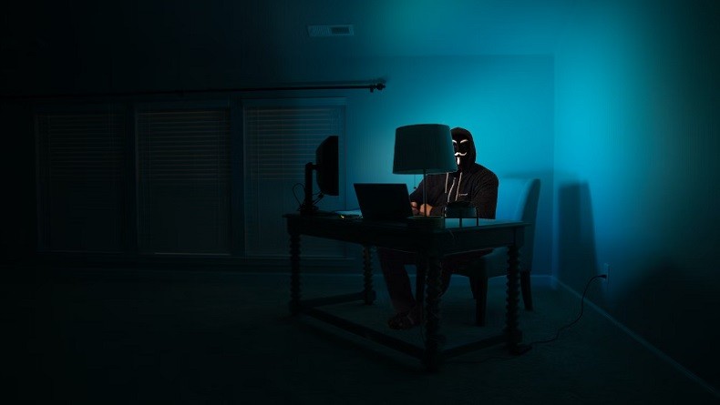 Waspada Kejahatan, Hacker Gunakan Sensor Cahaya HP untuk Memata-matai Korban 