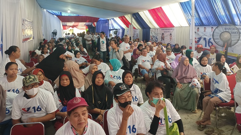 Warga Pasar Minggu Antusias Tebus Sembako Murah dan Cek Kesehatan Gratis Partai Perindo