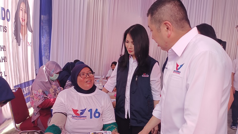 Perindo Gelar Bazar Sembako Murah, Warga Pasar Minggu Doakan Liliana Tanoesoedibjo Amanah