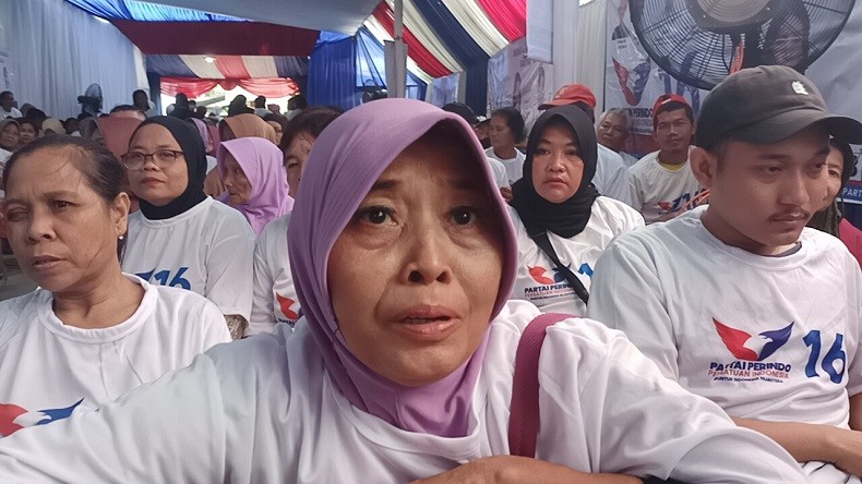Tebus Sembako Murah Partai Perindo, Ini Harapan Siti Warga Pasar Minggu 
