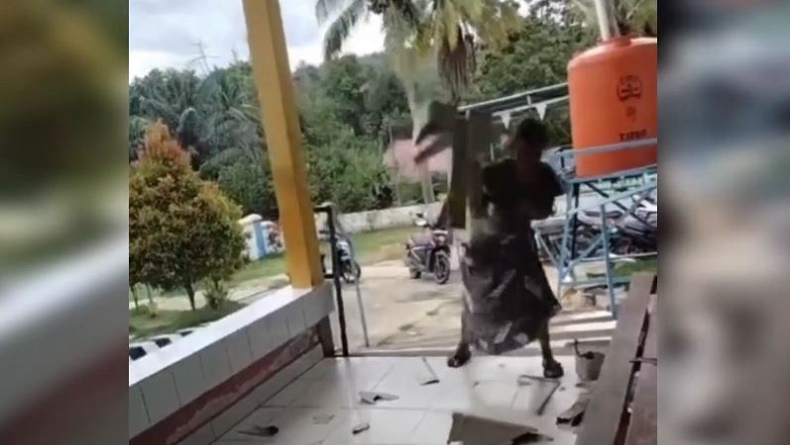 Viral Emak-Emak Mengamuk di Puskesmas, Gaji 5 Bulan Tak Kunjung Dibayar