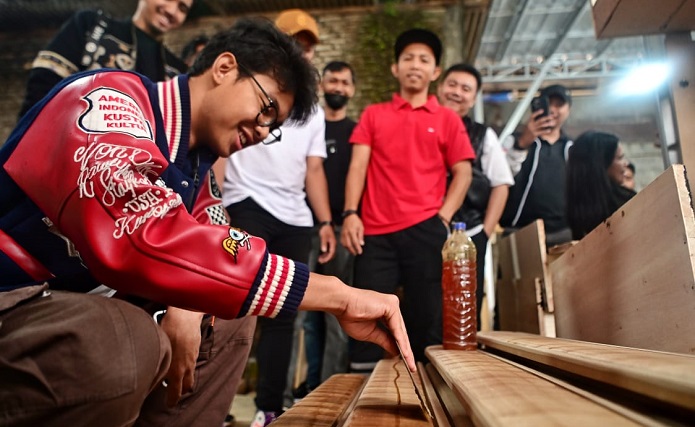 Alam Ganjar Kagum Lihat Kreativitas Anak Muda Dorong Ambarawa jadi Sentra Produksi Meja Biliard