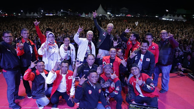 Disambut Meriah Puluhan Ribu Pendukung di Pesta Rakyat Sukoharjo, Ganjar: I Love You Full!