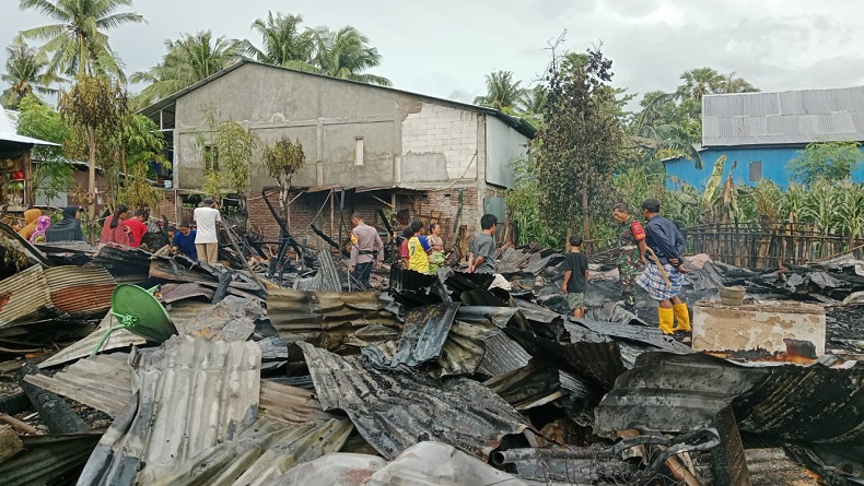 Kebakaran Hebat di Jeneponto, 3 Rumah Panggung Ludes