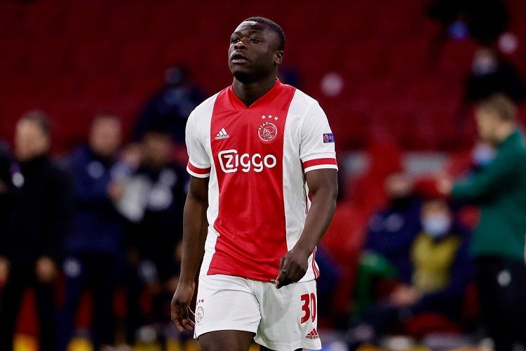 Dikaitkan dengan Man United, Striker Ajax Brian Brobbey Beri Respons Mengejutkan
