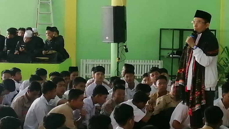 Di Ponpes Darularafah Raya Deliserdang, TGB Sampaikan Pentingnya Proses untuk Jadi Pemimpin