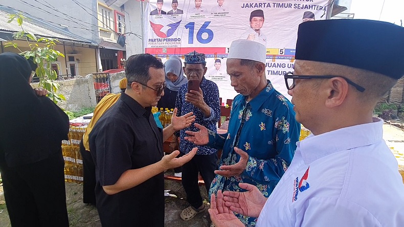 Ustaz Yusuf Mansur Sambangi Cipayung, Takjub Bazar Minyak Goreng Murah Diserbu Warga