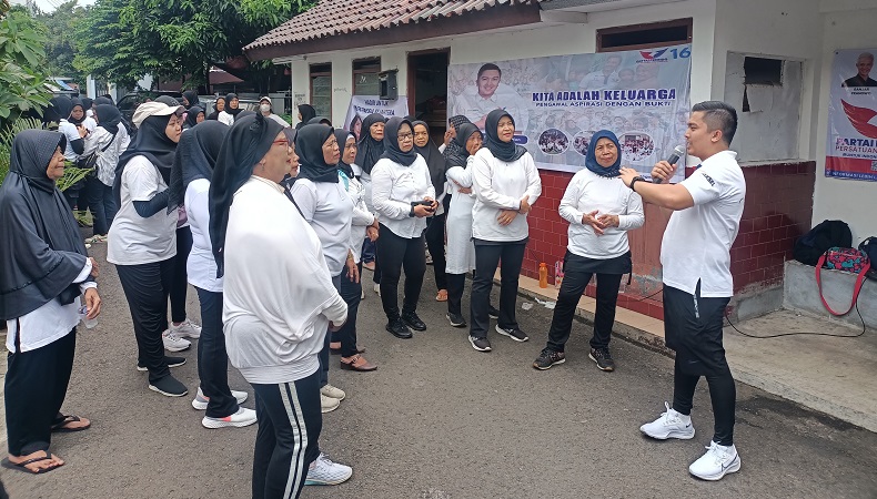 Caleg Perindo Diska Resha Dengar Keluhan Warga soal Sembako Mahal saat Keliling Jaksel