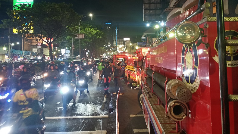 Rumah dan Indekos Kebakaran di Beji Depok, Jalan Margonda Macet