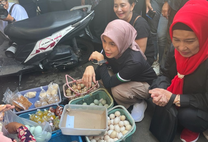 Atikoh Blusukan ke Pasar Induk Bondowoso, Pantau Kondisi Harga Pangan