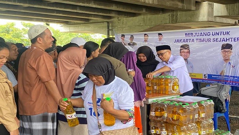 Bantu Masyarakat, Caleg Perindo Wahyu Nuriman Gelar Bazar Murah