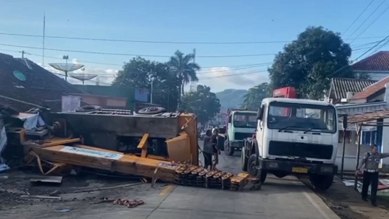 Kecelakaan Maut Truk Angkut Crane Tabrak Rumah Warga di Brebes, 2 Orang Tewas