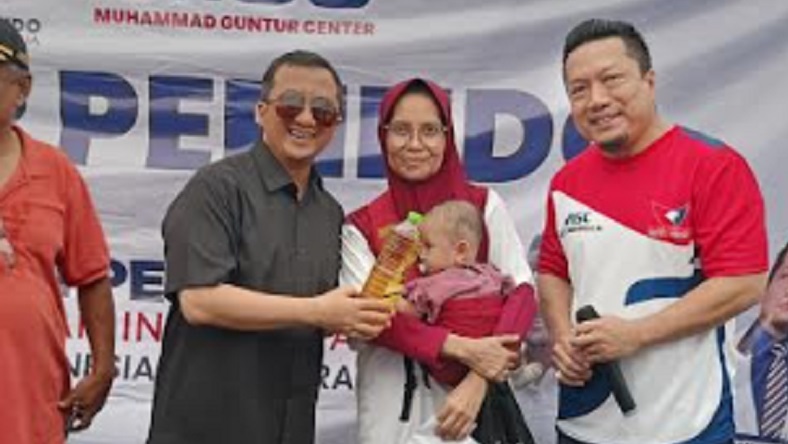 Caleg Perindo M Guntur Bersama Ustaz Yusuf Mansur Gelar Bazar Murah di Ciracas