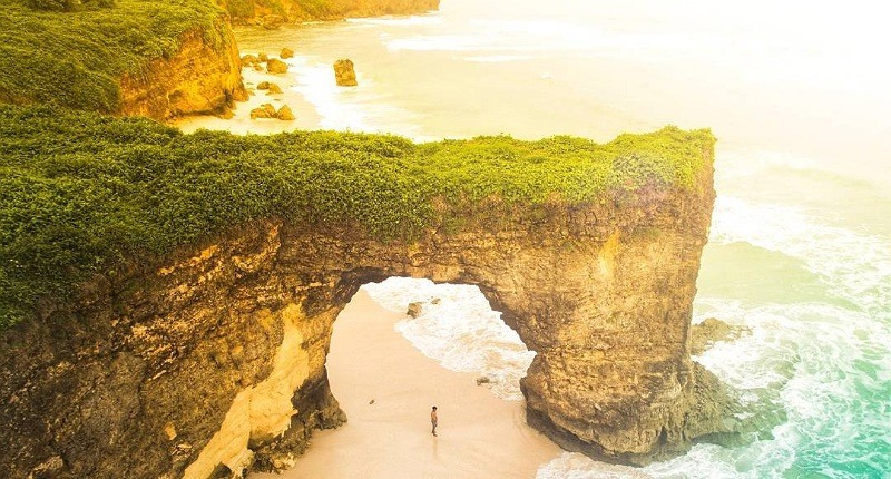 Mengenal Pantai Bwanna di Sumba, Unik Ada Karang Berbentuk Cincin dan Pasir Putih
