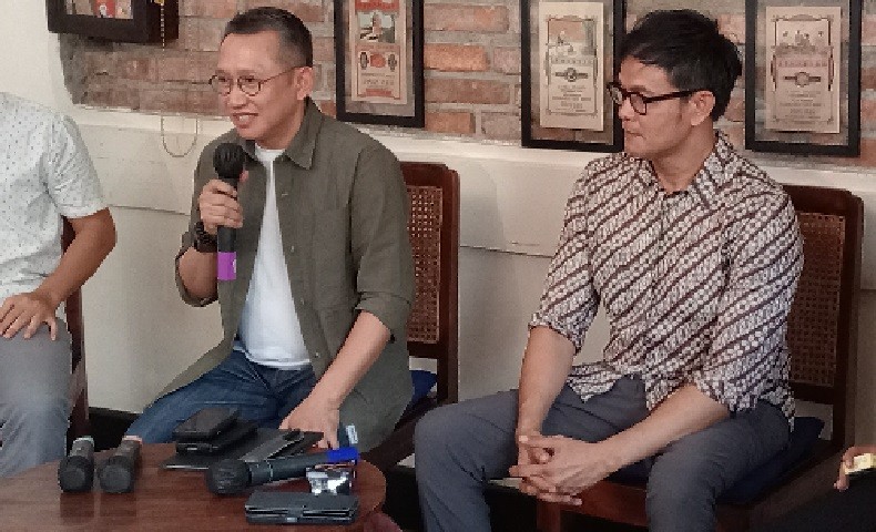 Pilpres 2024, Eep Saefullah Sebut Jokowi Ingin Menang tapi Tidak Gunakan Cara Demokrasi
