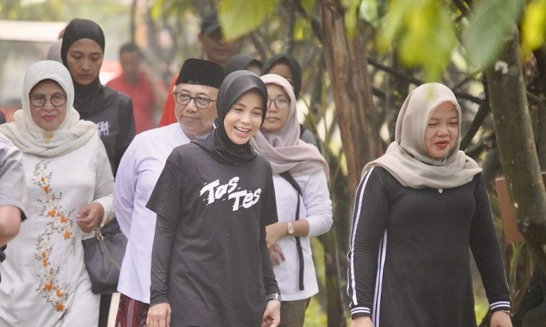 Awali Safari Politik di Blitar, Atikoh Ganjar Berolahraga dan Tinjau Kebun Cokelat