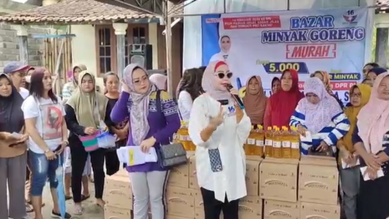 Bazar Murah Perindo di Kediri, Ratusan Liter Minyak Goreng Ludes Diserbu Warga