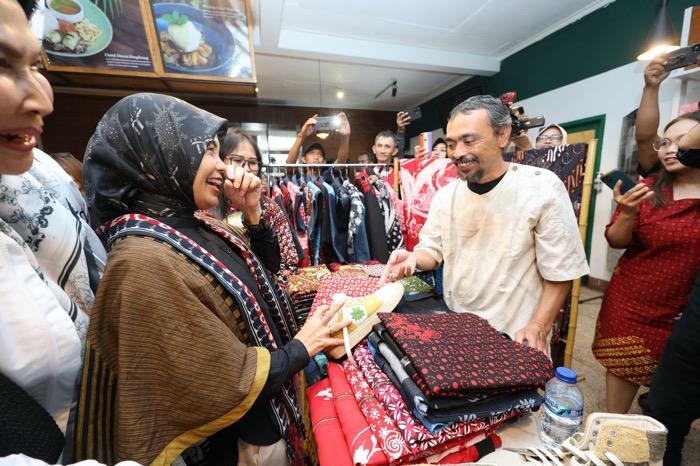 Atikoh Tegaskan Komitmen Ganjar-Mahfud Majukan Usaha Kecil di Depan Pelaku UMKM Batu   