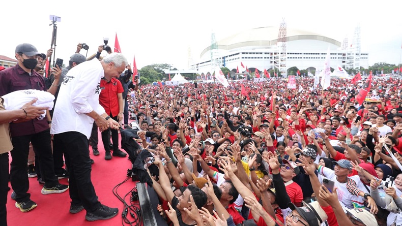 Kampanye di Hadapan Lautan Pendukung, Ganjar Tegaskan Komitmen Sejahterakan Petani Sawit
