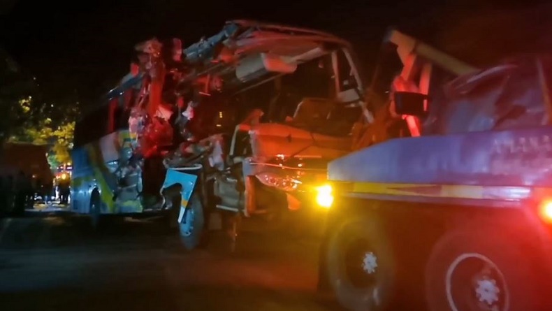 Kronologi Kecelakaan di Pantura Gresik Tewaskan 4 Orang, Bus Keluar Jalur Tabrak Truk
