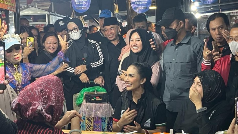 Siti Atikoh dan Krisdayanti Kunjungi Alun-Alun Kota Wisata Batu, Dihibur Seniman Lokal