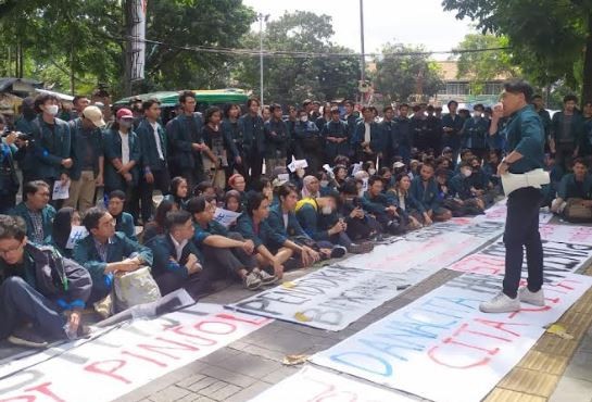 Demo Pembayaran UKT Skema Pinjol, Ini 4 Tuntutan Mahasiswa ITB  