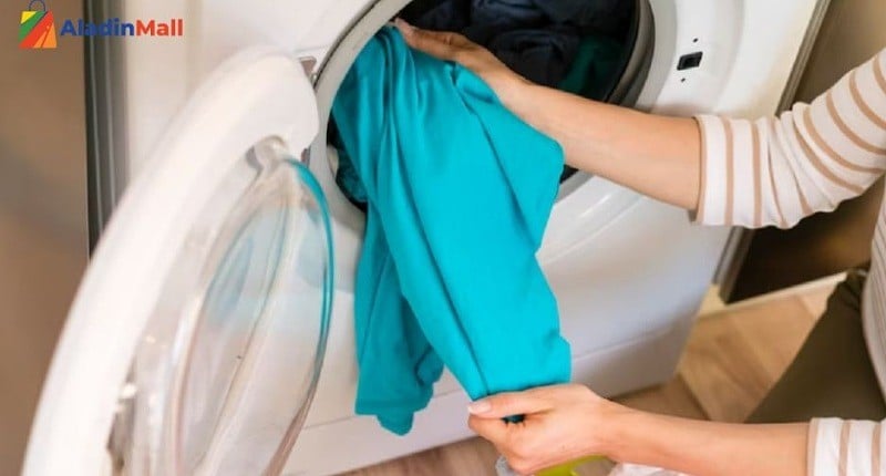 Pakaian Bau Apek? Begini Cara Mencuci Baju saat Musim Hujan