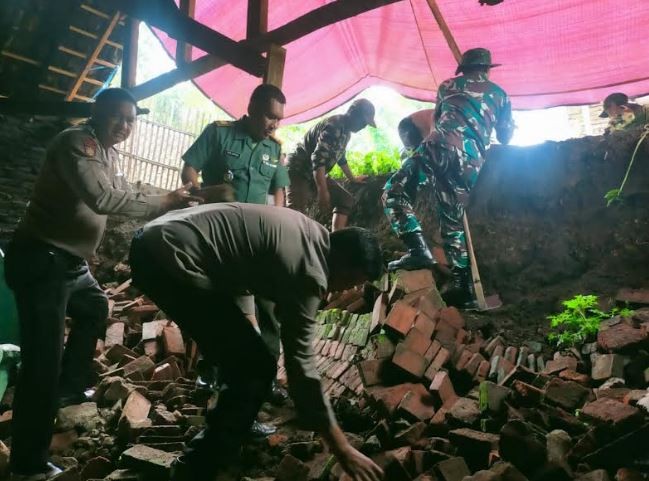 Longsor di Malang, Bocah 7 Tahun Tewas Tertimpa Tembok Rumah saat Hangatkan Badan