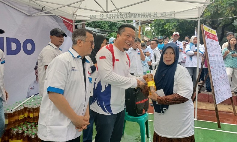 Gelar Bazar Minyak Murah di Cipayung, M Guntur: Bukti Partai Perindo Bisa Bantu Masyarakat