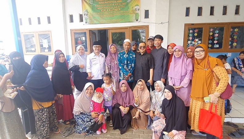 Ustaz Yusuf Mansur Ajak Warga Jaktim Amalkan Sholawat Jibril: Ini Ijazahnya dari Pesantren Lirboyo