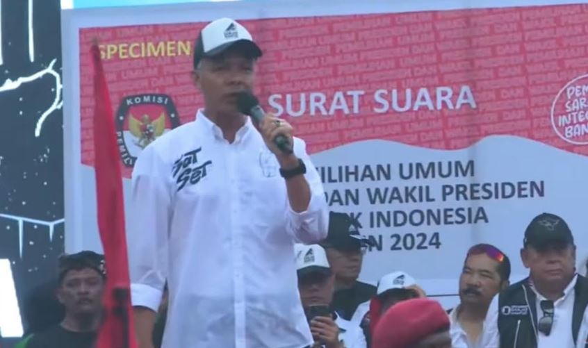 Ganjar Kampanye Hujan-hujanan di Malang, Semangat Tak Kuncup meski Basah Kuyup