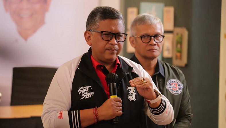 Hasto Ungkap Megawati Sudah Restui Mahfud MD Mundur dari Kabinet Sejak Lama