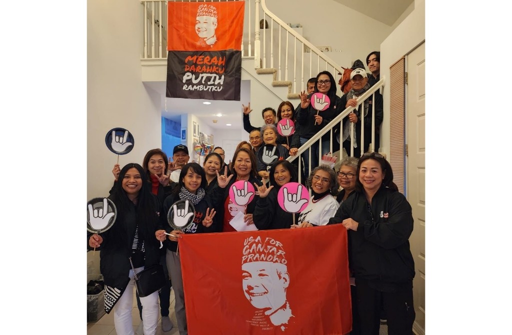 Warung D3mokrasi dan Warmindo Abah Mahfud Hajatan Rakyat di Chicago sambil Hias Mobil GANJAR