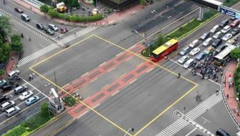 Arti Garis Putih dan Kuning di Jalan Raya, Pengendara Wajib Paham 