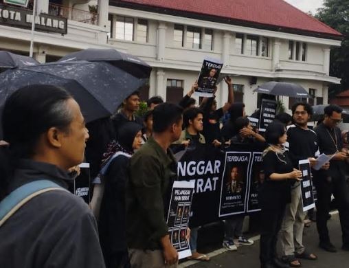 Koalisi Masyarakat Sipil Malang Gelar Aksi Kecam Penyimpangan di Era Pemerintahan Jokowi