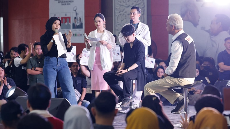 Momen Anak Muda Kalbar Pakai Pita Hitam Temui Ganjar, Titip Masa Depan Demokrasi