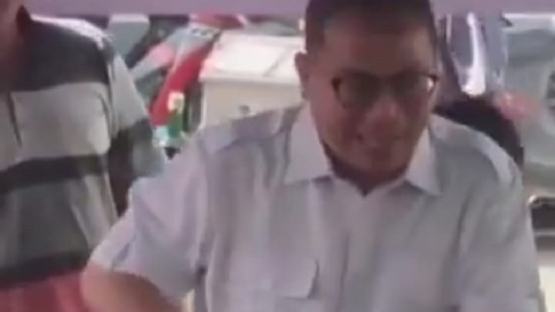 Caleg Gerindra Bagikan Uang ke Emak-emak di Depok: Buat Jajan Cilok