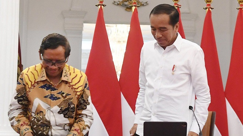 Jokowi Bertemu Mahfud MD Bahas Pengunduran Diri Sore Ini
